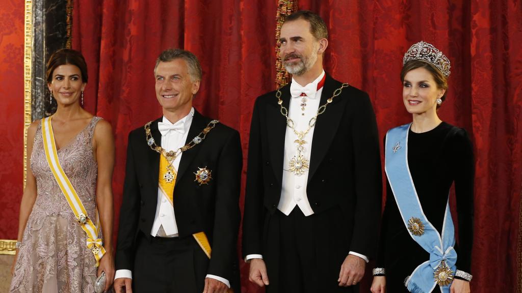 Juliana Awada y Mauricio Macri junto a los reyes Felipe VI y Letizia.