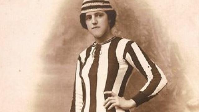Nita Carmona vestida de futbolista en un Carnaval de Málaga.