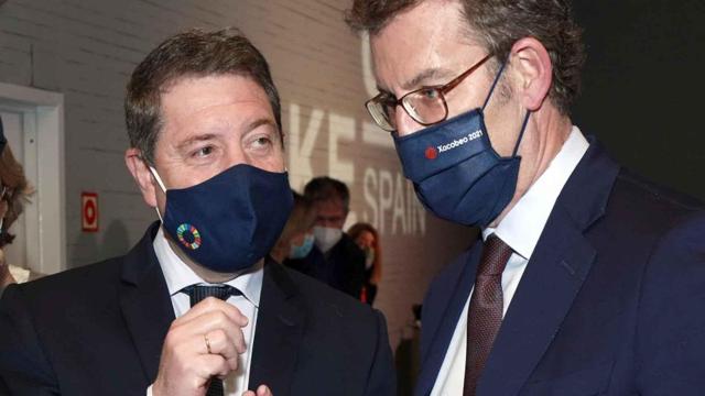 Emiliano García-Page, presidente de Castilla-La Mancha, junto a Alberto Núñez Feijóo, presidente de Galicia en el 'Wake UP'. Foto: Esteban Palazuelos