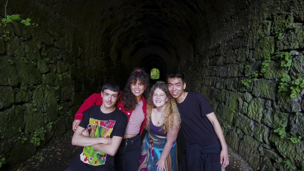 El elenco de 'Tú no eres especial'.