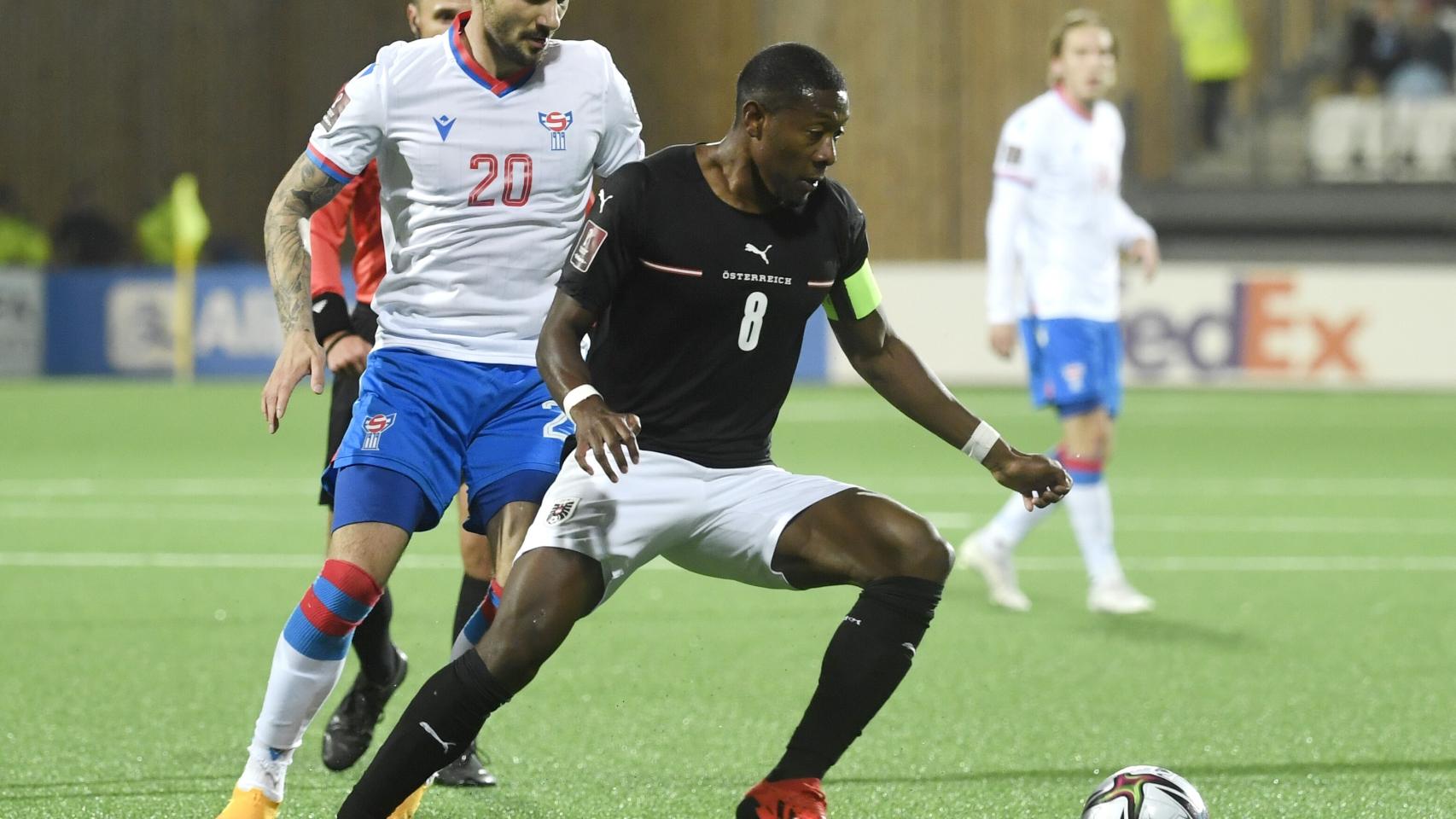 Alaba durante un partido con Austria