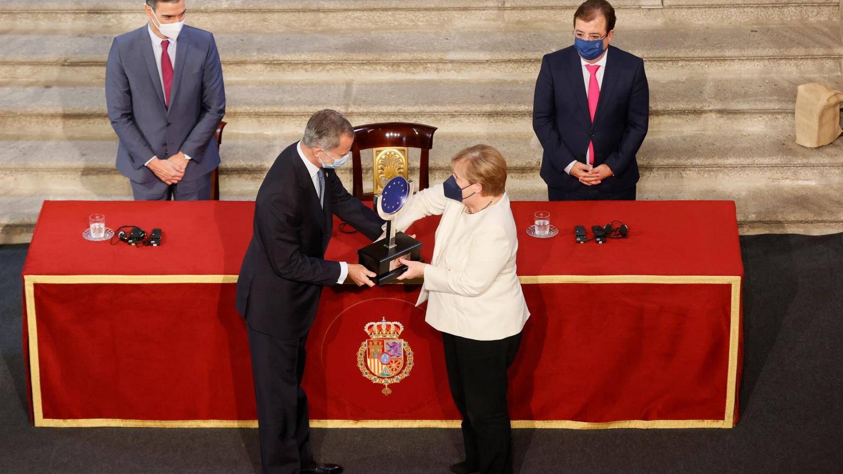 Merkel recibe el Premio Europeo Carlos V.