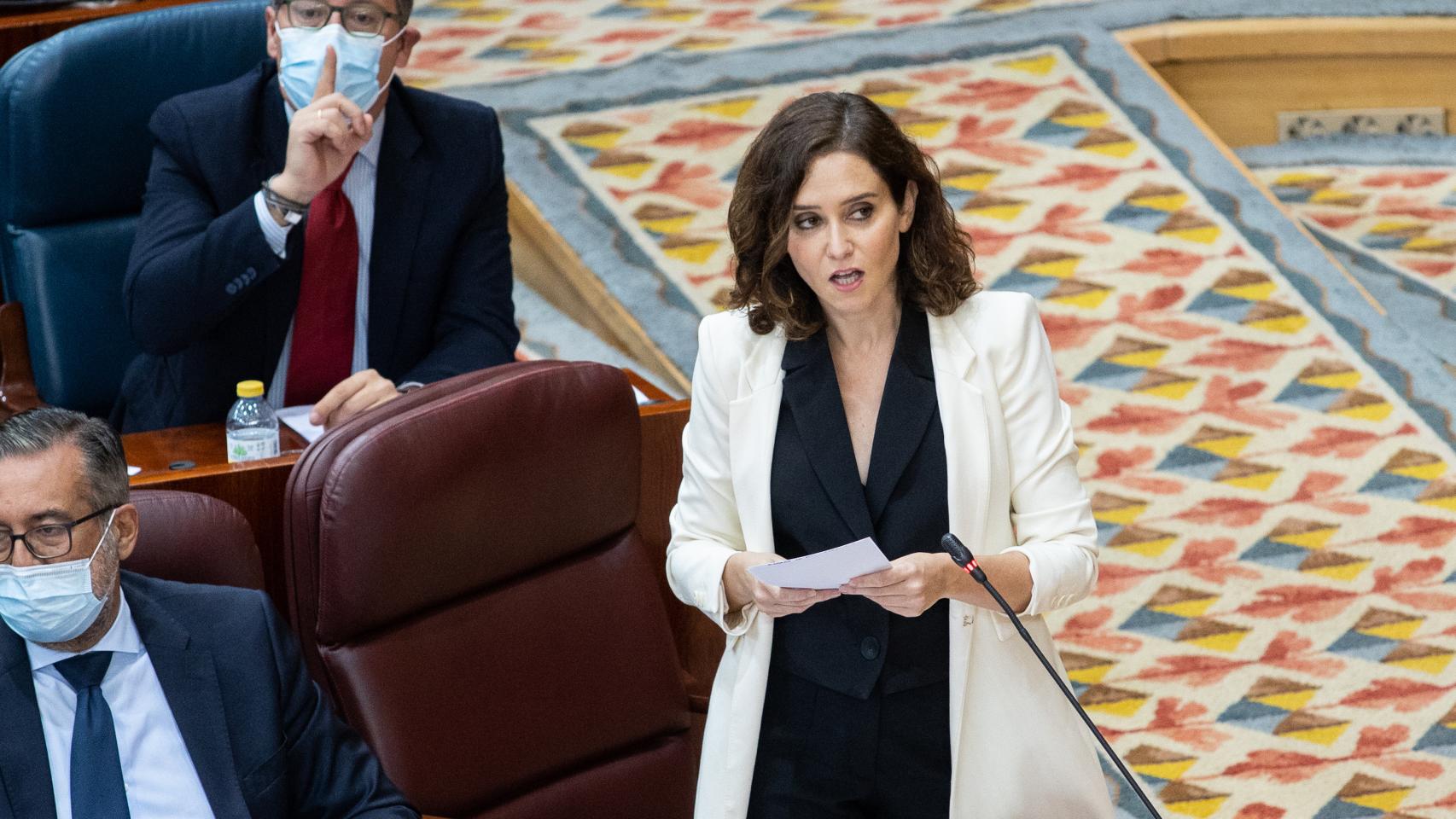 La presidenta de la Comunidad de Madrid, Isabel Díaz Ayuso, en la sesión de control al Gobierno regional este jueves. EP