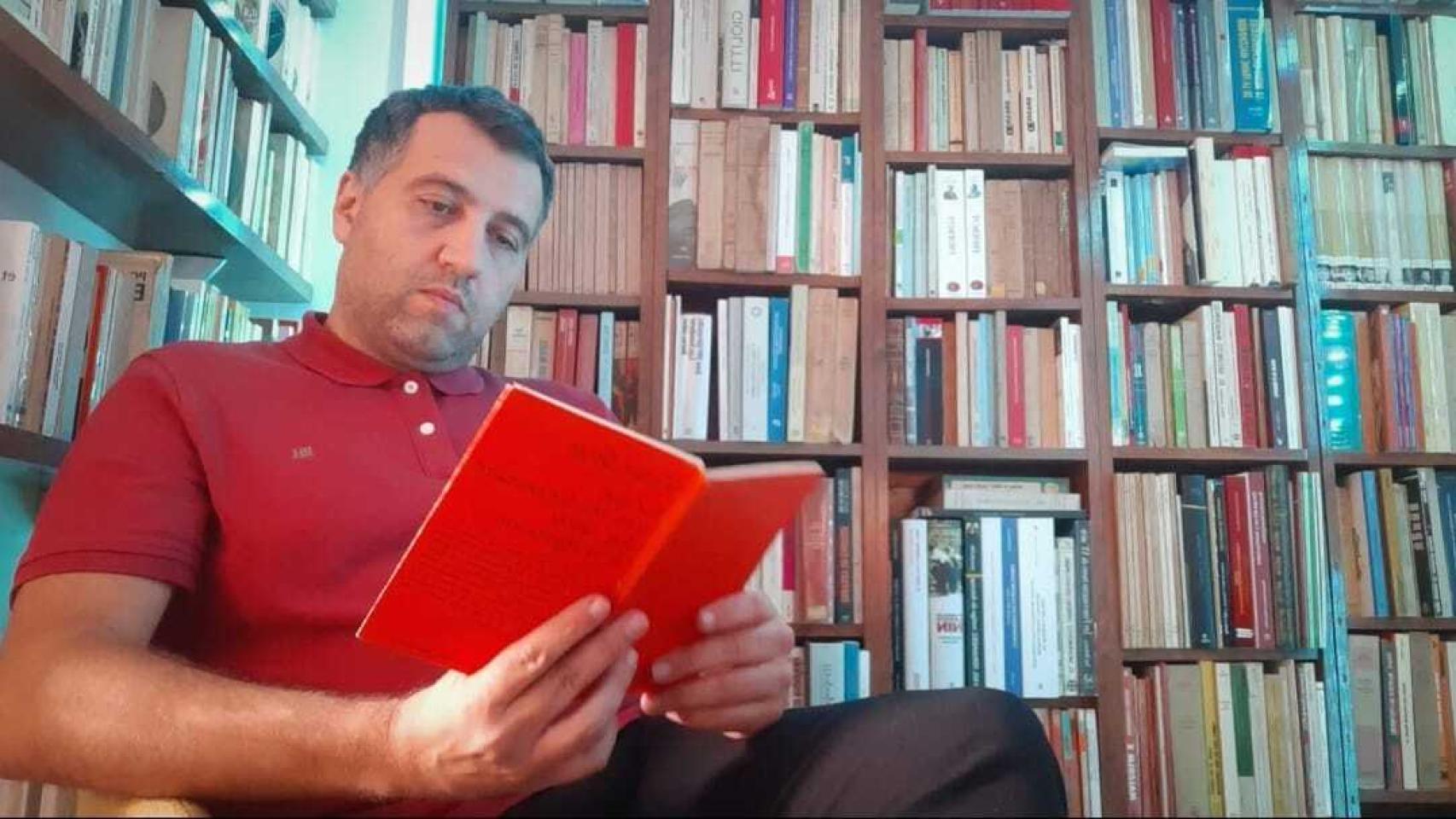 Yván Pozuelo, gijonés de 47 años, es profesor de francés y doctor en Historia.