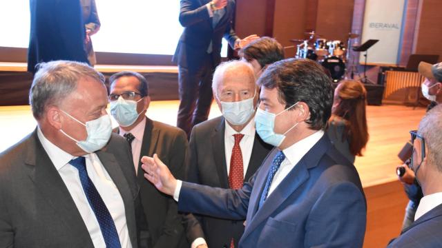 El presidente de la Junta de Castilla y León, Alfonso Fernández Mañueco, tras la clausura del acto de Iberaval.