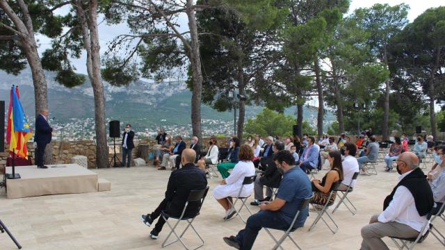Acto del Ayuntamiento de Dénia con motivo del 9 d'Octubre y que desencadenó los insultos en Facebook.