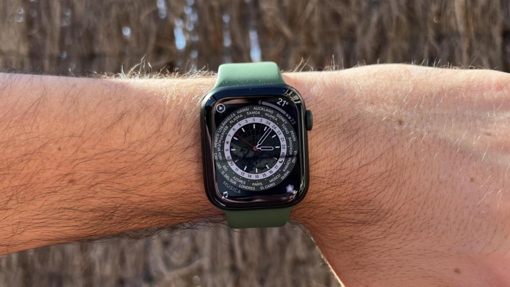 Apple Watch Series 7.
