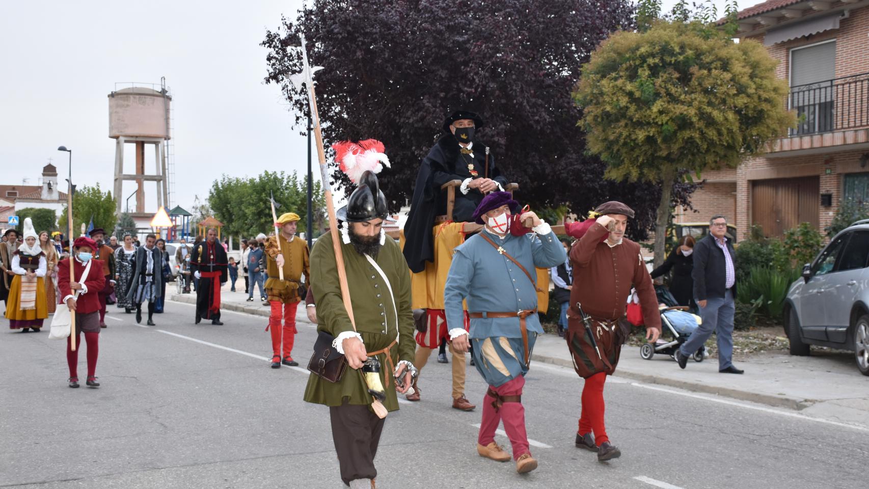 El emperador Carlos V desfila por la localidad de Valdestillas