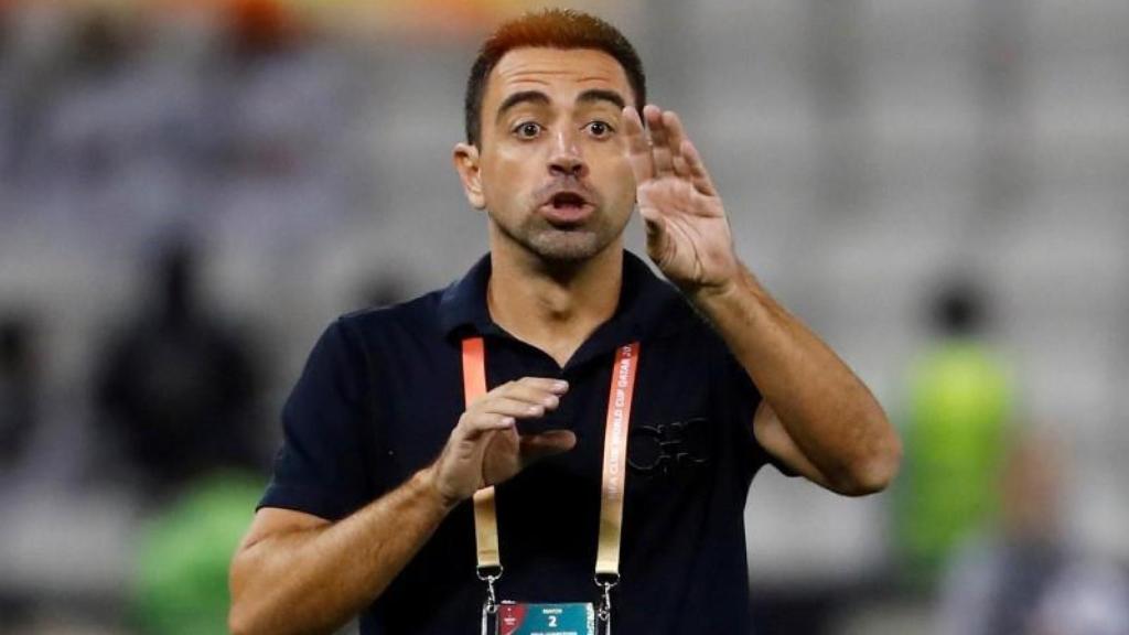 Xavi dando indicaciones en un partido del Al-Sadd