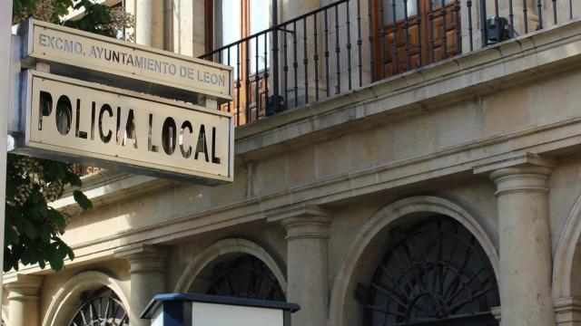 La Policía Local de León detiene a dos jóvenes por comportamiento vandálico