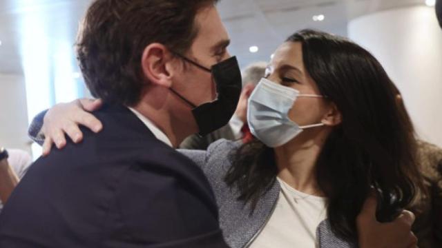 El exlíder de Cs Albert Rivera saluda a Inés Arrimadas.