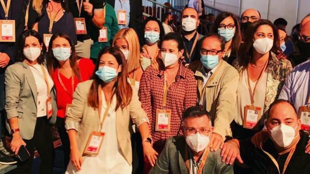 Alejandro Bas en la comitiva del PSOE de Alicante en el congreso del pasado fin de semana.