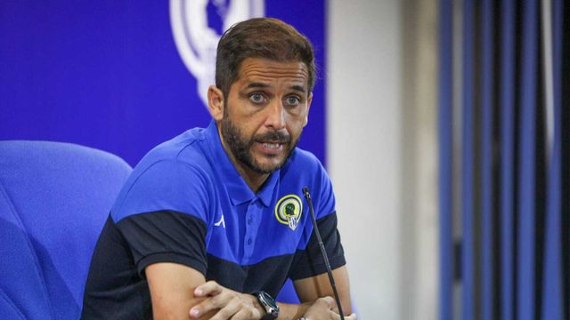 Sergio Mora, entrenador del Hércules, ve tambalearse su proyecto.