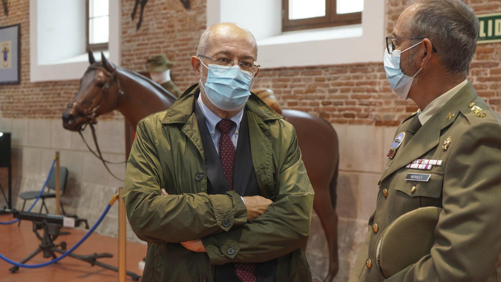 Francisco Igea durante la visita a la exposición