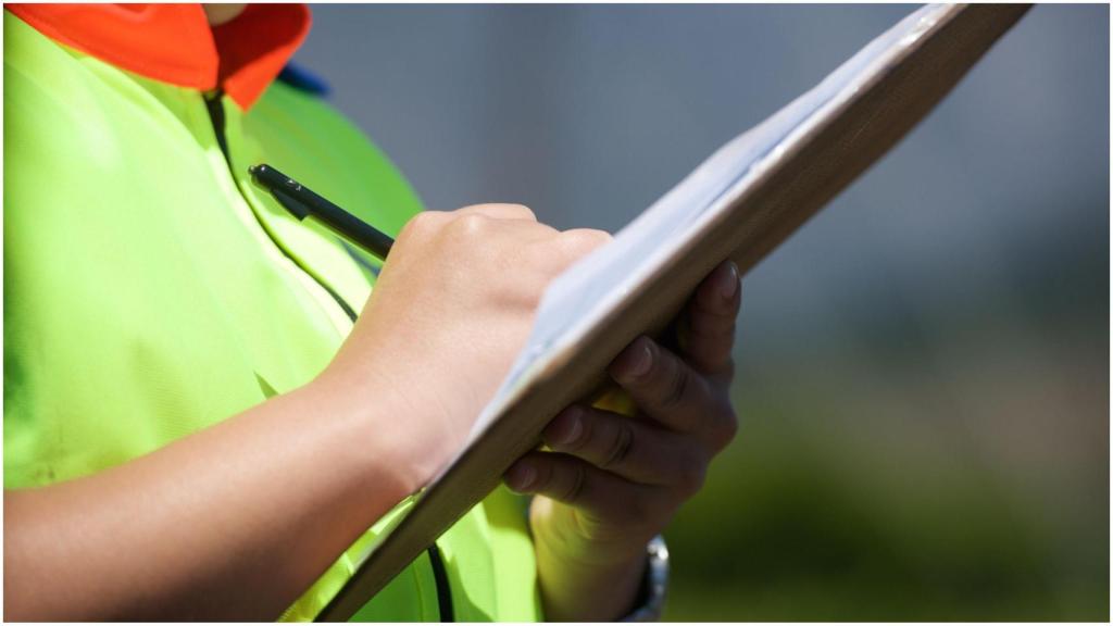 Las multas pueden ir desde cargos económicos hasta impedimentos para cobrar beneficios de gobierno.