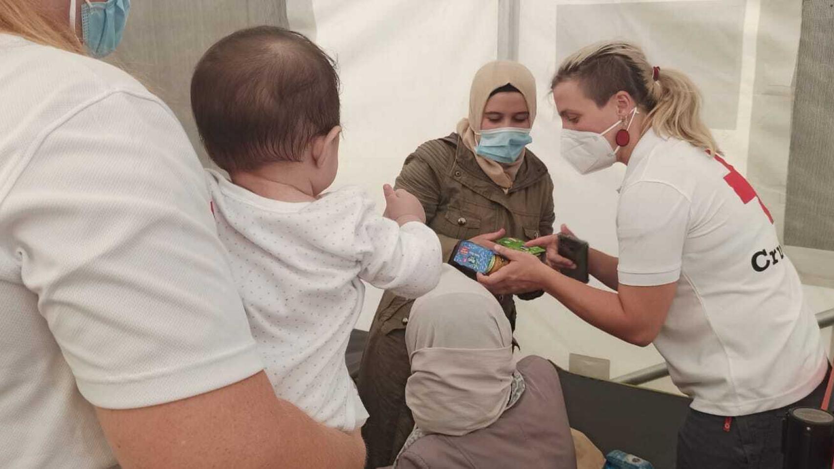 En Cruz Roja Alicante han atendido a las 108 personas que han llegado en pateras durante estos tres días.