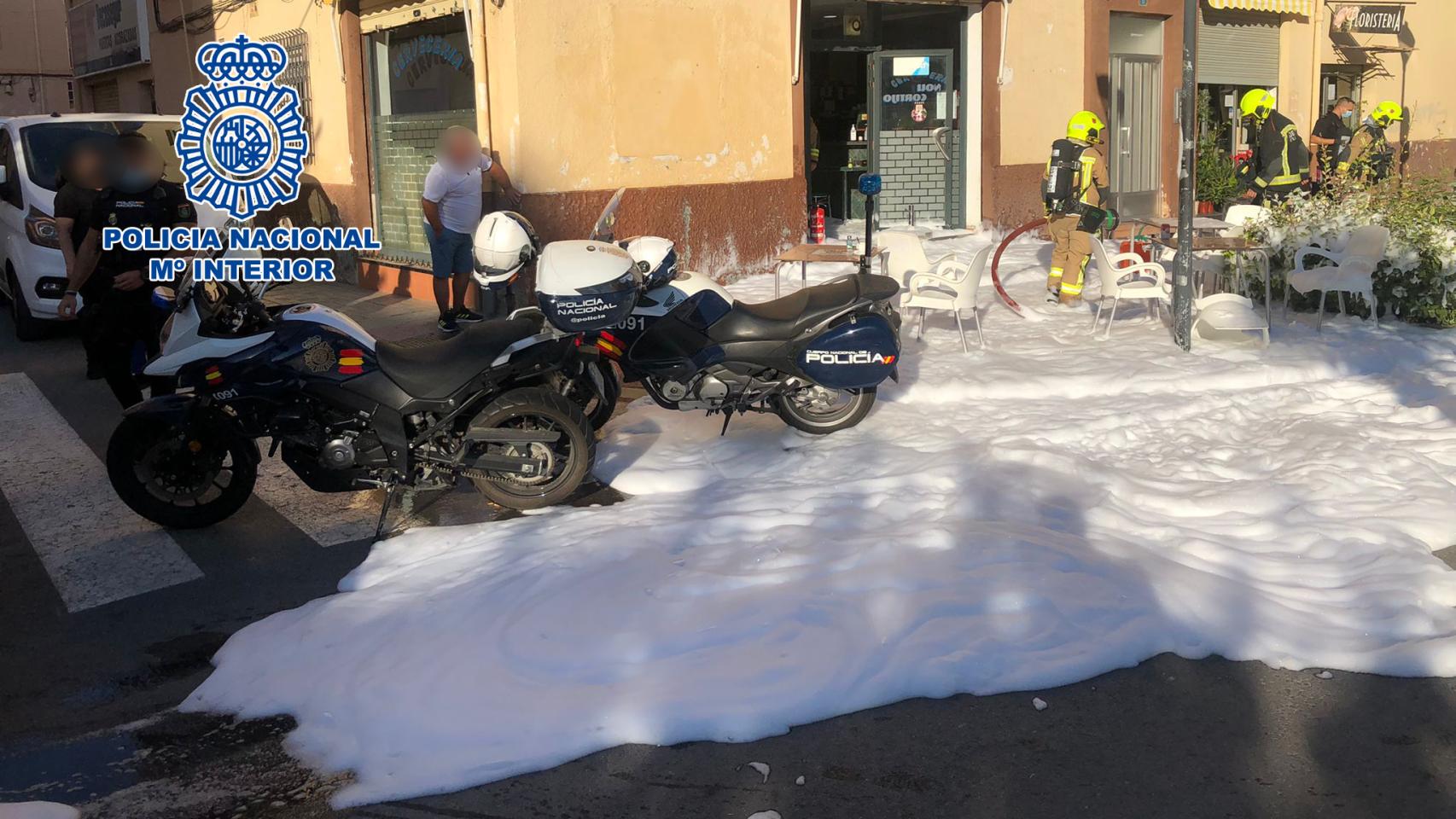 Los bomberos de Alicante han tenido que limpiar y estabilizar la zona.