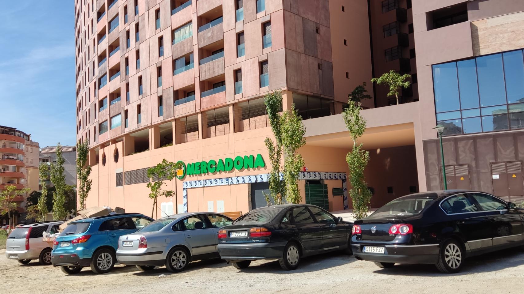 Vista del local en el que Mercadona va a abrir su nuevo supermercado en Teatinos, Málaga.