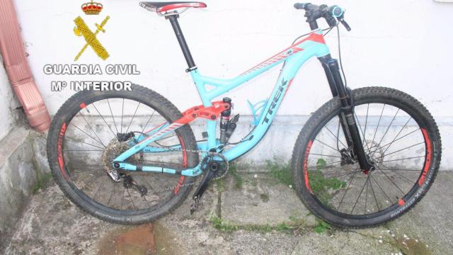 Detenida una vecina de Carballo (A Coruña) por robar macetas, una bicicleta y un teléfono