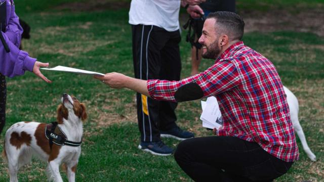 El concejal de Compromís Alacant, Rafa Mas, tras la reunión con los vecinos del parque de perros  de San Gabriel.