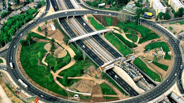 Tramo de la autopista Américo Vespucio desarrollado por Sacyr.