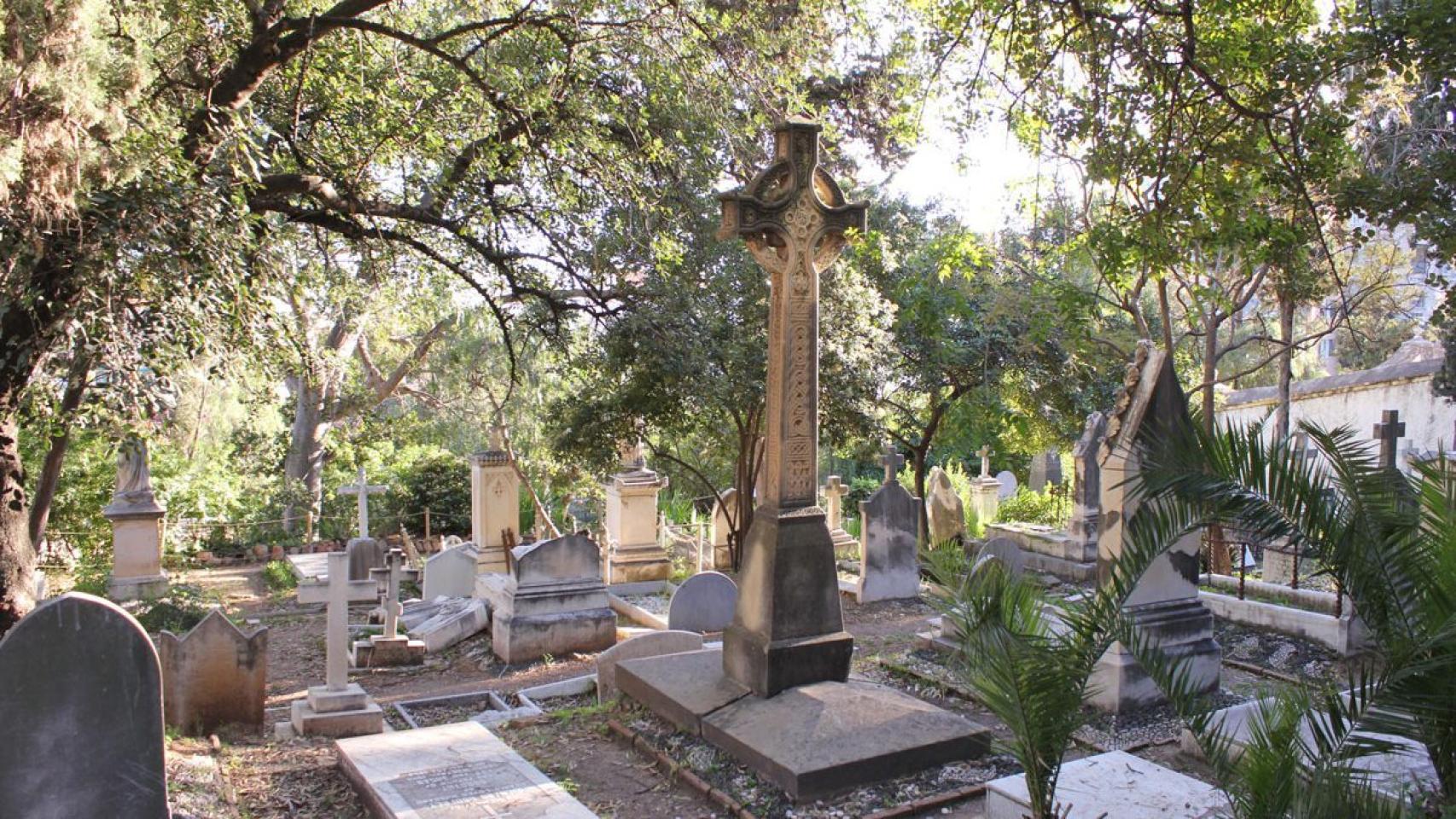 El Cementerio Inglés es uno de los camposantos más peculiares de la provincia.