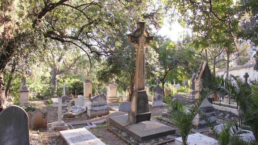 El Cementerio Inglés es uno de los camposantos más peculiares de la provincia.