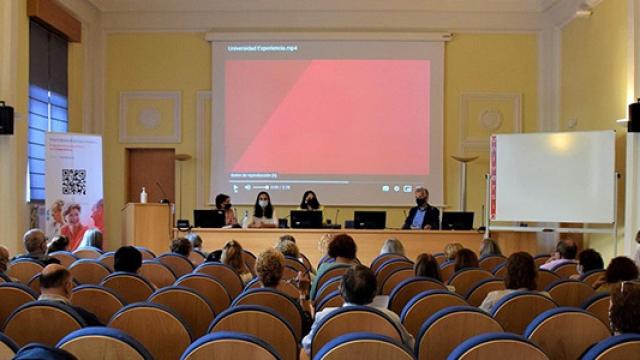 Alumnos del Programa Interuniversitario de la Experiencia, durante una de las clases