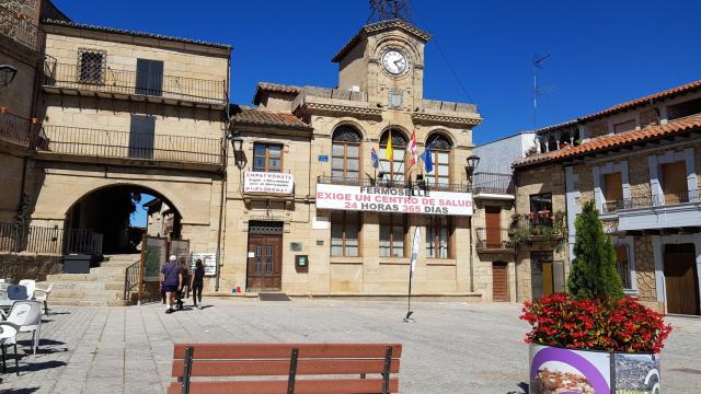 Plaza Mayor de Fermoselle, que tiene incluida una visita en el programa