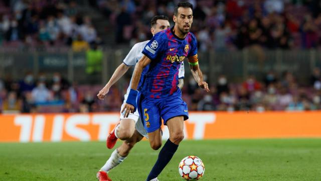Sergio Busquets en un partido de Champions con el Barça