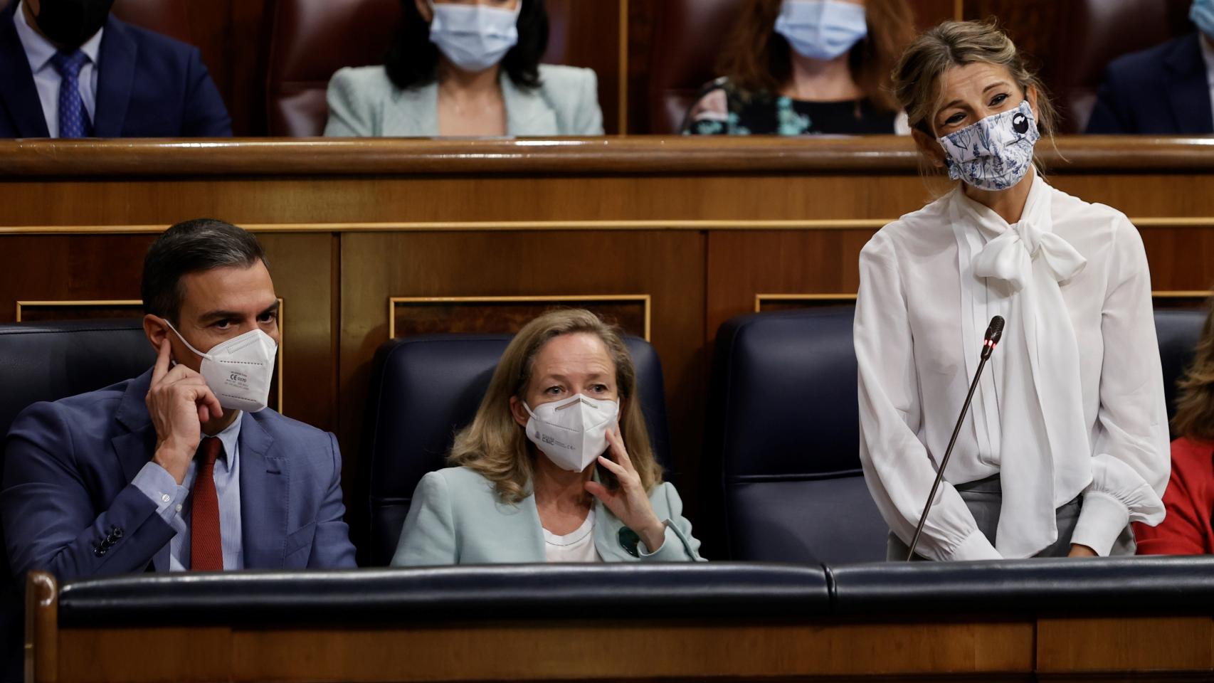 Pedro Sánchez, Nadia Calviño y Yolanda Díaz.