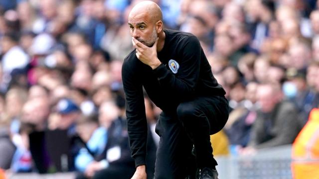 Pep Guardiola, pensativo durante un partido del Manchester City