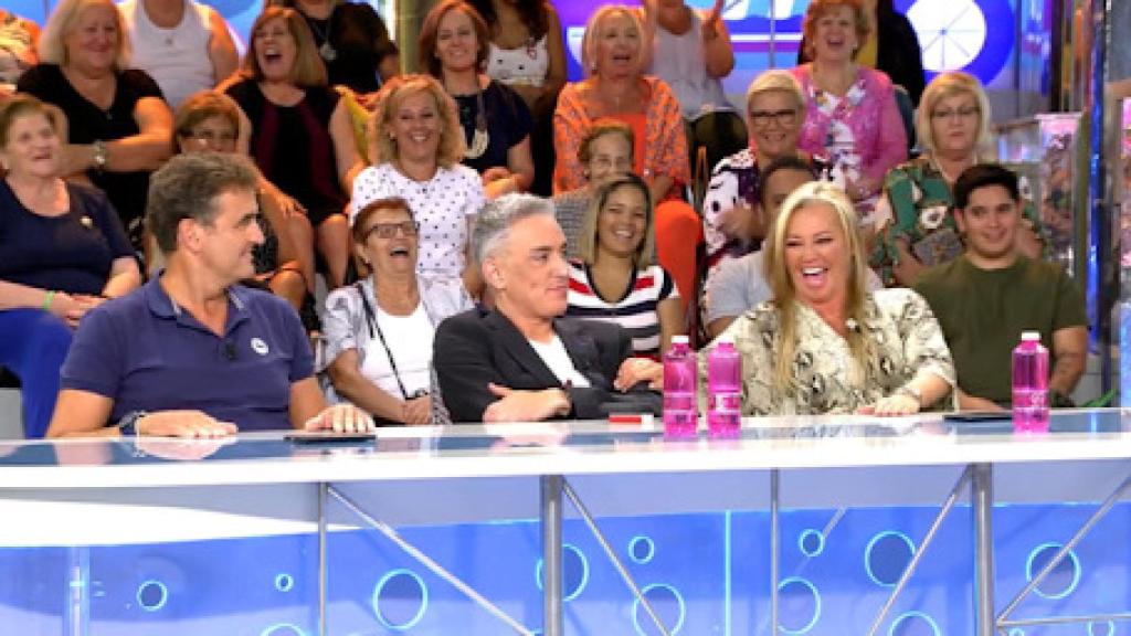 Los colaborades de 'Sálvame' compartían espacio con decenas de personas que acudían al programa cada día.