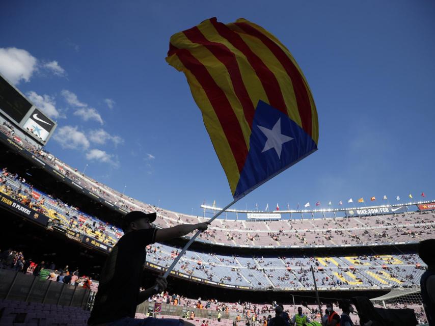Una estelada en el Camp Nou antes de El Clásico.