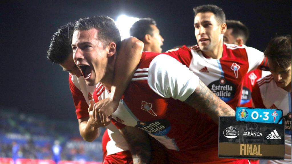 Santi Mina celebra uno de sus goles ante el Getafe para devolver al Celta a la victoria