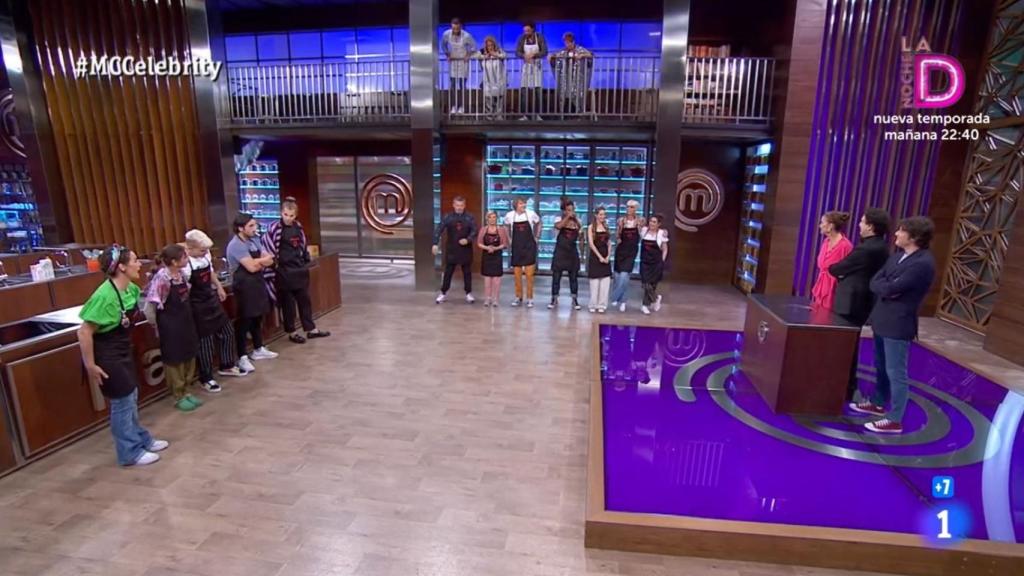 Los concursantes expulsados junto a los actuales.