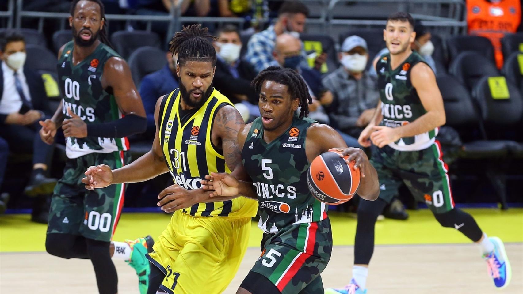 Jarrell Brantley durante el Fenerbahçe - Unics Kazan