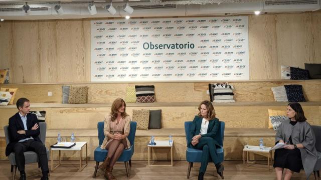 Asier Uribeechevarría (AEFI), Celia Ferrero (ATA), Elisa Ricón (Inverco) y Eva Valero (Observatorio de Pensiones de Caser).