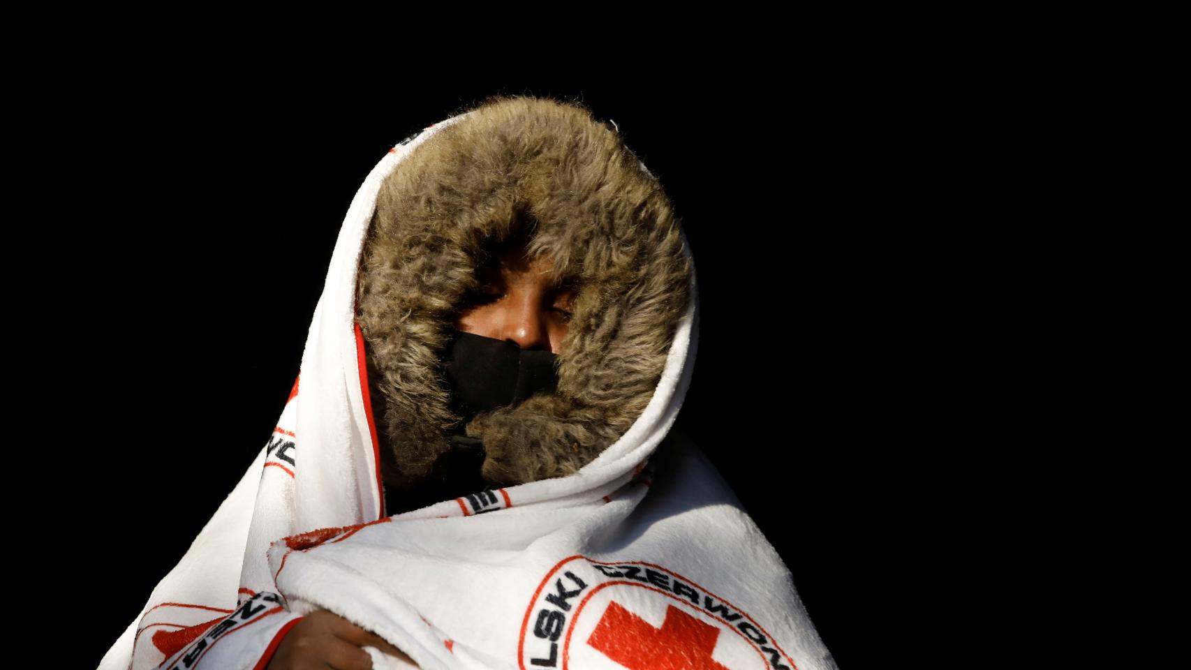 Un migrante en la frontera de Polonia con Bielorrusia.