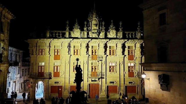 La Casa do Cabido con su nueva iluminación.