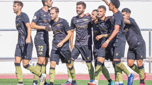 Los jugadores del CF Intercity, el primer club de fútbol español que cotizará en Bolsa, en uno de sus entrenamientos.
