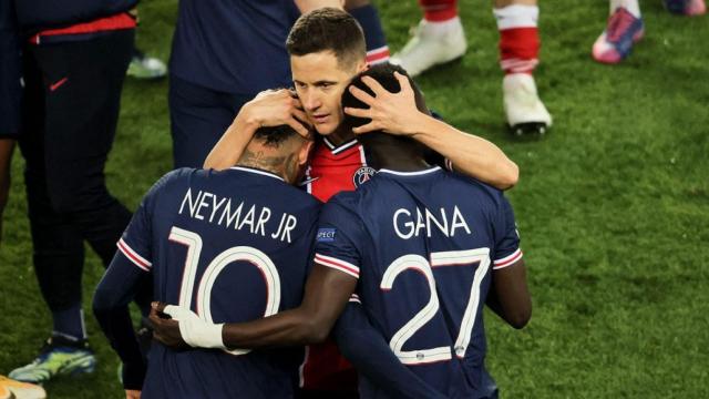 Ander Herrera, junto a Neymar y Gueye