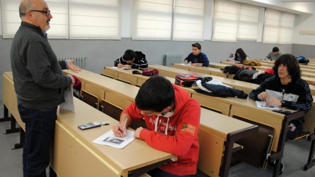 Los profesores interinos de Castilla-La Mancha quieren un trabajo extra... pero no les dejan