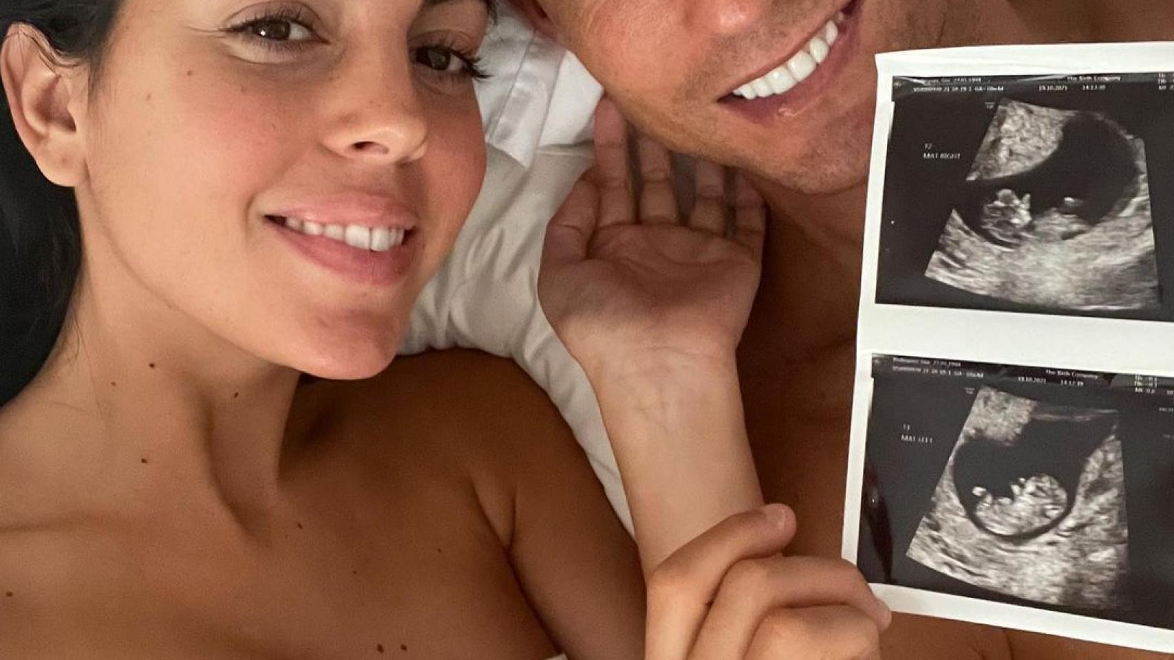 Georgina Rodríguez y Cristiano Ronaldo en el momento en que han anunciado la noticia en sus redes sociales.