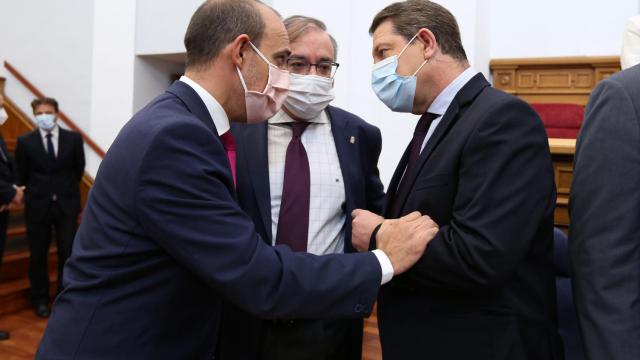 Pablo Bellido, Fernando Mora y Emiliano García-Page, de izquierda a derecha, durante el pasado Debate del Estado de la Región.