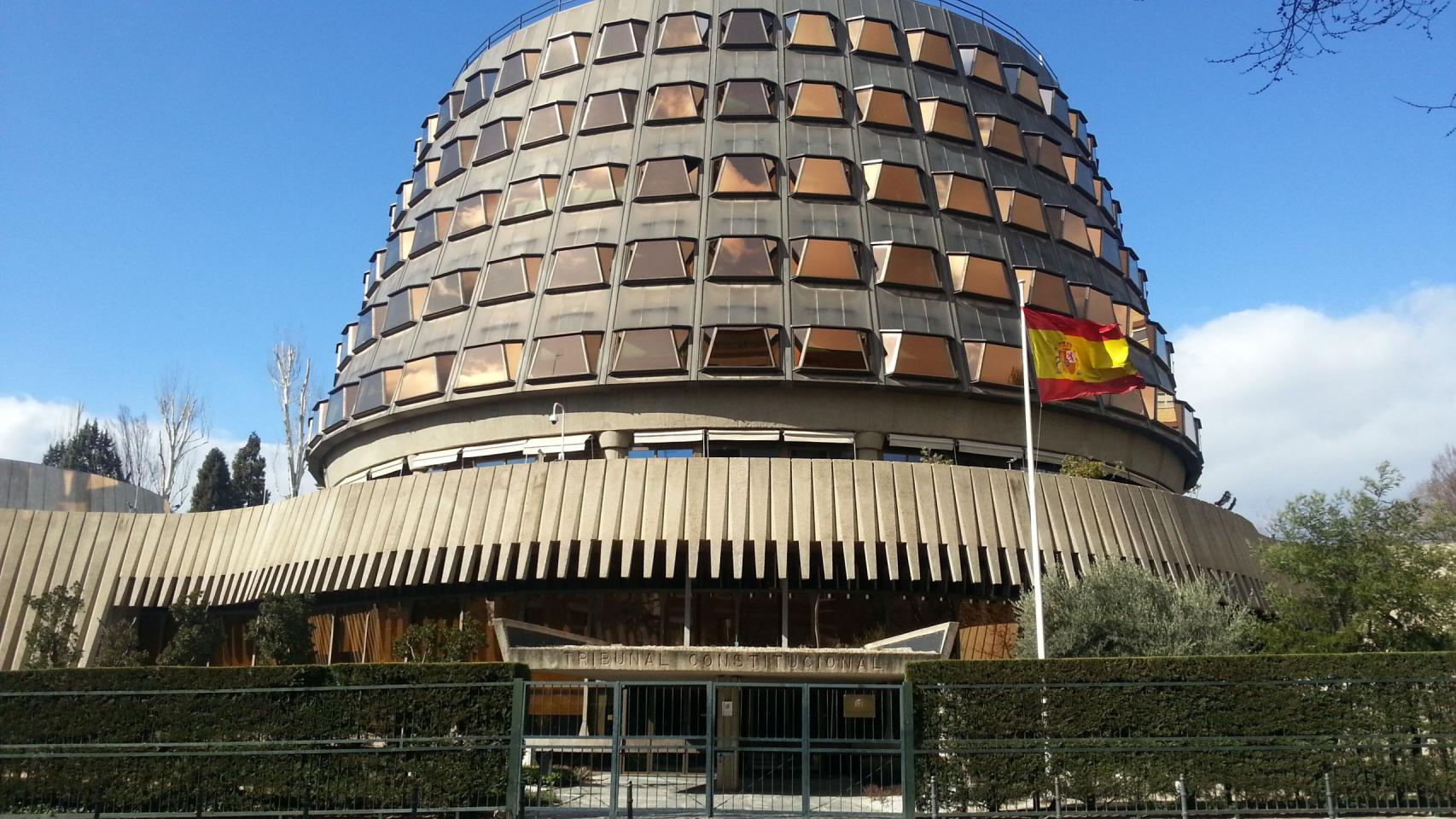 Piden al TC que aclare si Galicia invade competencias al limitar plazos de obras ilegales en la costa