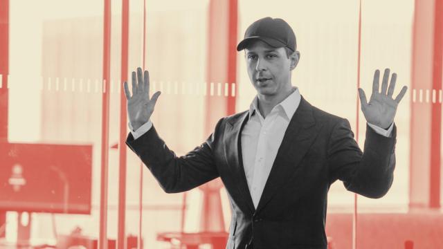 Jeremy Strong tiene un episodio más para mandar a los Premios Emmy.