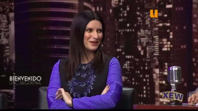 Laura Pausini durante la entrevista que se ha vuelto a hacer viral.
