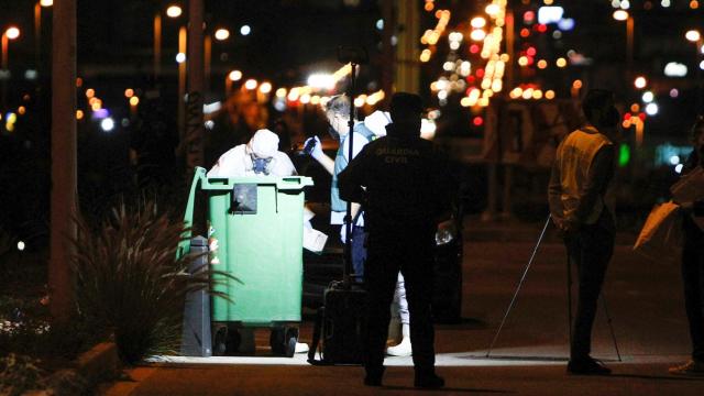 Los agentes del laboratorio científico de la policía judicial de la Guardia Civil durante la búsqueda del jueves.