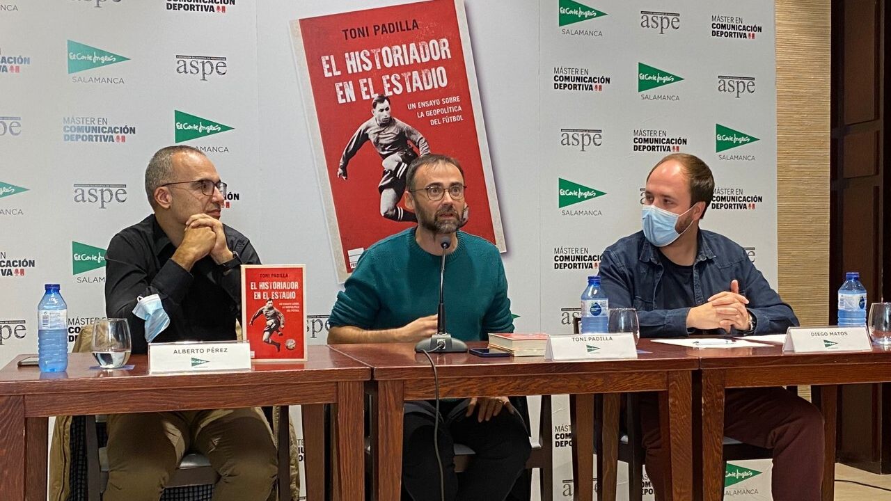 Un momento de la presentación del nuevo libro de Toni Padilla en El Corte Inglés de Salamanca